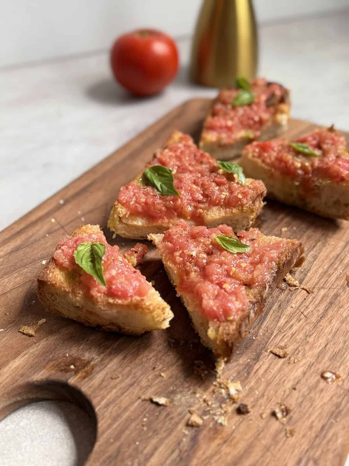 Pan con Tomate: Easy Spanish Tomato Bread with 3 Key Ingredients